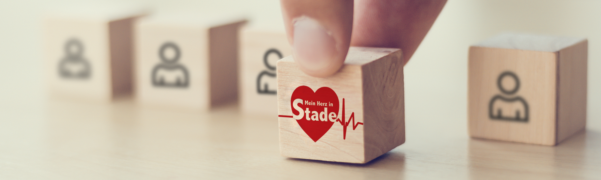 Empathy in leadership concept. Wooden block symbolizing empathy and partnership among blocks representing individuals, emotional intelligence and trust in workplace leadership and team collaboration. (c) Adobe Stock